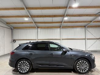 skadebil auto Audi E-tron 55 95kWh 300kW Quattro Business Edition luchtvering 2020/12