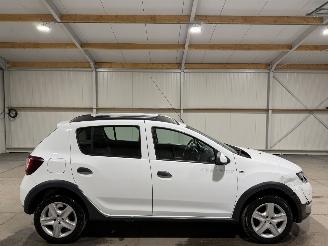 krockskadad bil auto Dacia Sandero 0.9TCe 66kW Airco Stepway Laureate 2015/5