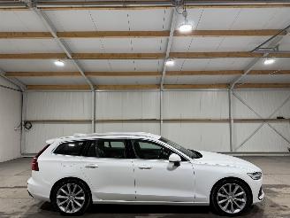 uszkodzony samochody osobowe Volvo V-60 2.0T6Hybrid 186kW Automaat Twin Engine AWD Momentum Pro 2020/6