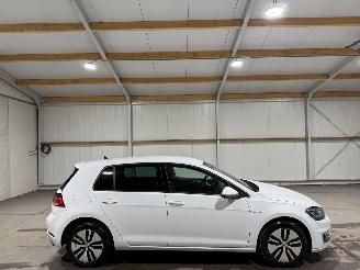 Damaged car Volkswagen e-Golf 36kWh 100kW Automaat Clima Camera 2019/4
