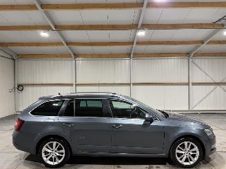 krockskadad bil auto Skoda Octavia 2.0TDI 110kW Automaat Style Business 2019/1