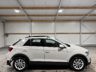 Unfallwagen Volkswagen T-Roc 1.5TSI 110kW Automaat Life Business 2024/4