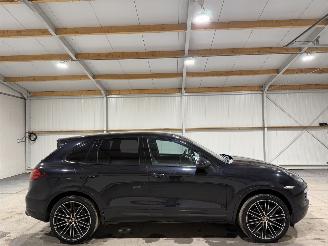 Damaged car Porsche Cayenne 3.0D 176kW Automaat AWD Volleder 2011/2