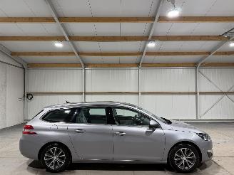 Damaged car Peugeot 308 1.2PT 96kW Blue Lease Premium 2016/1