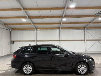 krockskadad bil auto Skoda Octavia 1.5TSI MHEV 85kW Automaat Business Edition 2025/10