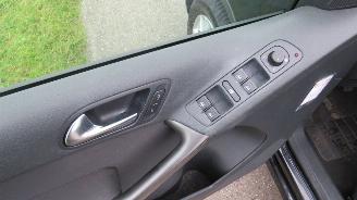 Volkswagen Tiguan 14 TSi Comfort & Design 2009  Airco Mpv [ Top Staat picture 16