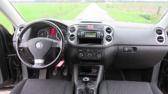 Volkswagen Tiguan 14 TSi Comfort & Design 2009  Airco Mpv [ Top Staat picture 12