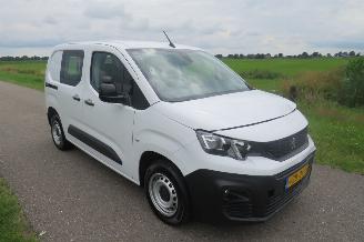 Schade bestelwagen Peugeot Partner 1.5 HDi Airco Navigatie  Schuifdeur  2023-10  70.000km 2023/10
