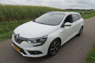 skadebil auto Renault Mégane 1.3 116pk  TCe Bose Navigatie Sport stoelen  186.000km nap Leer Sport [  2020 2020/3