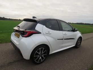 Toyota Yaris 1..5 Hybrid Automaat  30.000km Camera Navigatie lederenstoelen 2022-12 2022/12