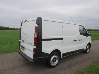 krockskadad bil bedrijf Renault Trafic 1.6 DCi 170.000km nap  Airco 2015 Schuifdeur 2015/11