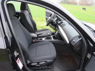BMW 1-serie 116 2.0 122pk 5drs Business Line 2011  Airco Navigatie   216.000km topstaat picture 4