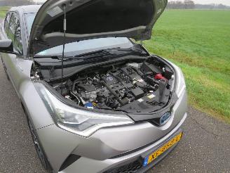Toyota CH-R 1.8 Automaat  Hybride /Benzine Elektriciteit Bi Tone  Euro 6  2017 Topstaat picture 10