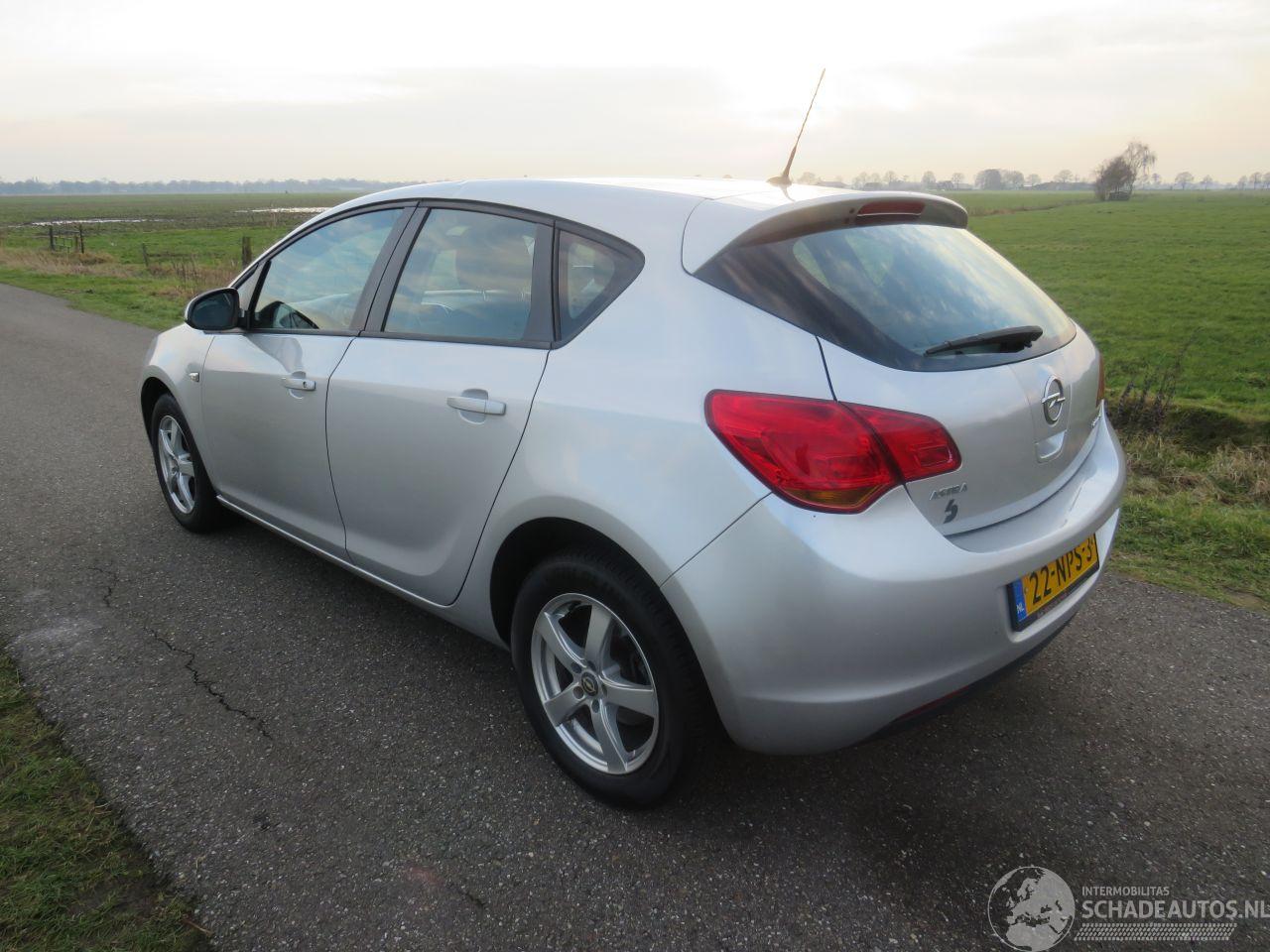 Opel Astra 1.4  156.000km nap Airco  5drs Airco 2010