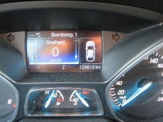 Ford Kuga 1.5 150pk Titanium Style pack 128.000km nap Navigatie Leer Camera clima  2016 picture 9