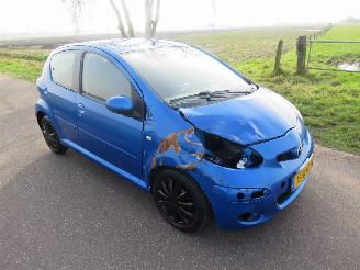 Toyota Aygo 1.0 12v 5Drs 135.000km  NAP Airco Dynamic Blue 2010 [ eerste eigenaar picture 11