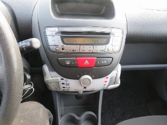 Toyota Aygo 1.0 12v 5Drs 135.000km  NAP Airco Dynamic Blue 2010 [ eerste eigenaar picture 20