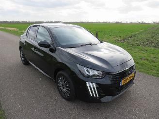 Schadeauto Peugeot 208 1.2 Pure Tech 100 Allure  3.000km  splinter nieuw  5drs Camera Leer Sport stoelen 2025 2025/3
