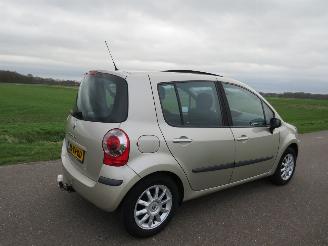 Renault Modus 1.6 16v Automaat  91.000km nap 5drs Mpv Airco  [ van opa geweest picture 2