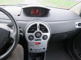 Renault Modus 1.6 16v Automaat  91.000km nap 5drs Mpv Airco  [ van opa geweest picture 16