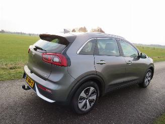 Vaurioauto  passenger cars Kia Niro 16 GDi Aut Hybride Elektrische Benzine Camera Leer Navigatie [ topstaat 2017/10