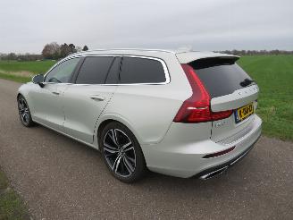 Auto incidentate Volvo V-60 Volvo V60 2.0 T8  330pk Aut Twin Engine 4 AWD R-Desig Elektrisch Benzine 2020 2020/11