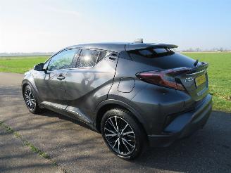 damaged passenger cars Toyota CH-R 1.8 Aut Hybride Premium  Electrische / Benzine  2017 Leer Camera .Navigatie 2017/9