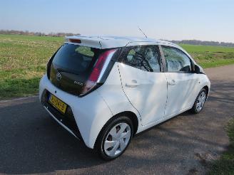 Toyota Aygo 1.0 VVT-I X Play  Airco navigatie achter uit camera 2015 picture 7