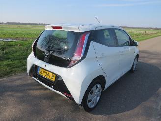 Toyota Aygo 1.0 VVT-I X Play  Airco navigatie achter uit camera 2015 picture 15