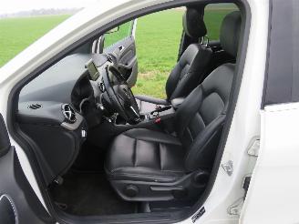 Mercedes B-klasse 1.8 122pk  Avangarde Euro 6 159.000km Orgineel  mpv Leer Navigatie Stoelverwarming picture 6