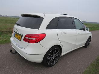 Mercedes B-klasse 1.8 122pk  Avangarde Euro 6 159.000km Orgineel  mpv Leer Navigatie Stoelverwarming picture 4