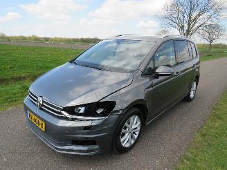 Volkswagen Touran 1.4 TSi  150pk 7 PERSOONS Camera Navigatie  2016  140.000km stoelverwarming picture 18