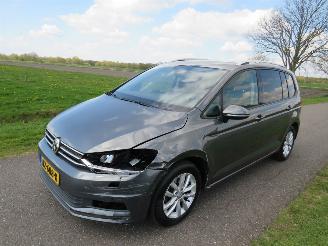 Volkswagen Touran 1.4 TSi  150pk 7 PERSOONS Camera Navigatie  2016  140.000km stoelverwarming picture 7