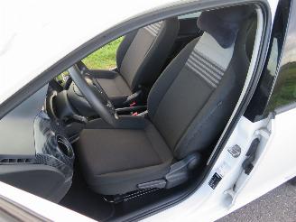 Volkswagen Up! 1.0  BMT Move Up  2019  5DRS airco picture 3