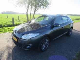 skadebil auto Renault Mégane 1.6 102pk Expression Navigatie Airco  parkeerschade 2011/2