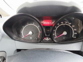 Ford Fiesta 1.2 Limited 2010-11 Airco 5 Drs  PARKEERSCHADE picture 7