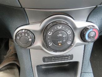 Ford Fiesta 1.2 Limited 2010-11 Airco 5 Drs  PARKEERSCHADE picture 16