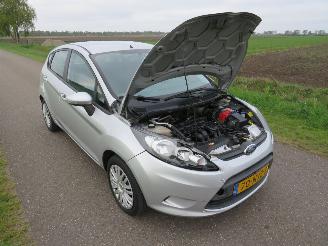 Ford Fiesta 1.2 Limited 2010-11 Airco 5 Drs  PARKEERSCHADE picture 11