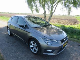 krockskadad bil auto Seat Leon FR 14 TSi  5Drs 125pk Sport  2015  [ topstaat  euro 6 2015/9