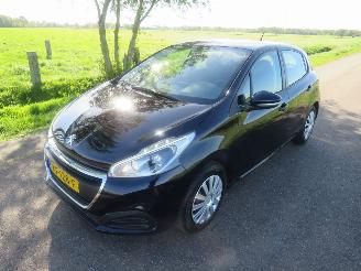 Peugeot 208 1.2 82pk  60.000km nap Pure Tech Action Navigatie Airco 2016  [ nieuwstaat picture 6
