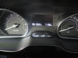 Peugeot 208 1.2 82pk  60.000km nap Pure Tech Action Navigatie Airco 2016  [ nieuwstaat picture 3