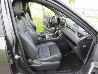 Toyota Rav-4 Toyota RAV4 2.5 178pk  Automaat Hybrid Bi-Tone Electich /Benzine  2020 vol optie picture 16