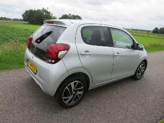 Peugeot 108 1.2 VTI Allure  192.000km  Orgineel Navigatie  Airco  2014 schadevrij picture 2