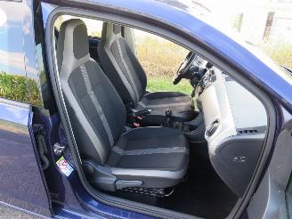 Volkswagen Up! 1.0 High UP  89.000KM 5drs Nap Camera Navigatie  Airco  stormschade  2015 picture 6