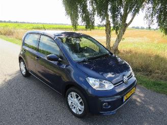 Volkswagen Up! 1.0 High UP  89.000KM 5drs Nap Camera Navigatie  Airco  stormschade  2015 picture 2