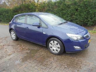 damaged passenger cars Opel Astra ASTRA 1.7 CDTI BNS.ED 2012/2