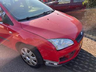 krockskadad bil auto Ford Focus 1.6 2007/3