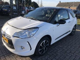 krockskadad bil auto Citroën DS3 DS3 1.6 e-HDi So Chic 2012/5
