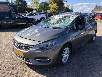 Coche accidentado Opel Astra SPORTS TOURER 1.2 BUSINESS EDITION 2020/1