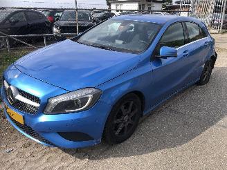 Vaurioauto  passenger cars Mercedes A-klasse A-klasse 180 CDI Lease Edition 4U3 2014/10